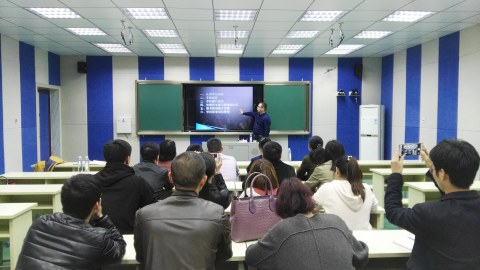 县八小召开2018春季宣传工作培训会
